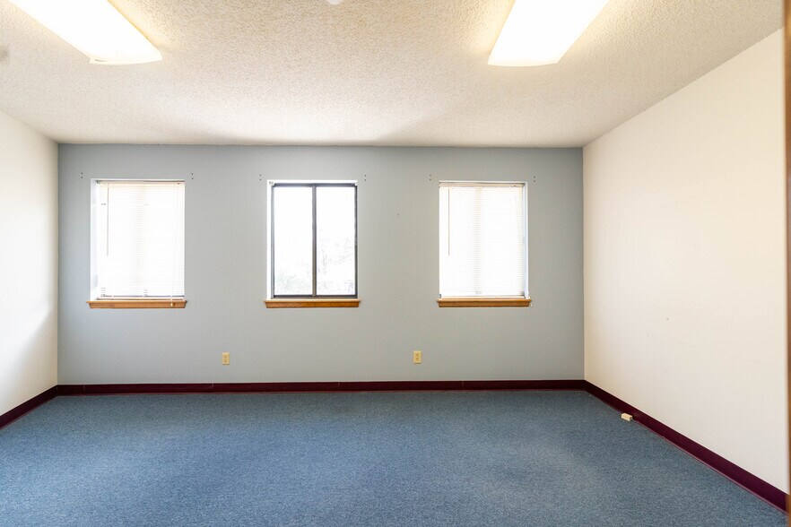 More Photos Of 11813 W 77th St, Lenexa Office For Sale