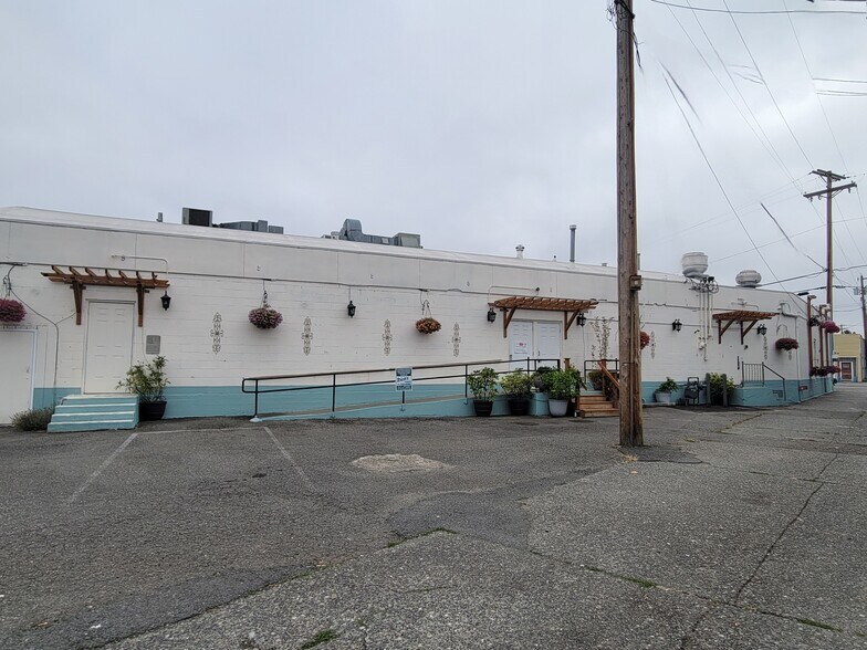 More Photos Of 114 N Lewis St, Monroe Freestanding For Lease