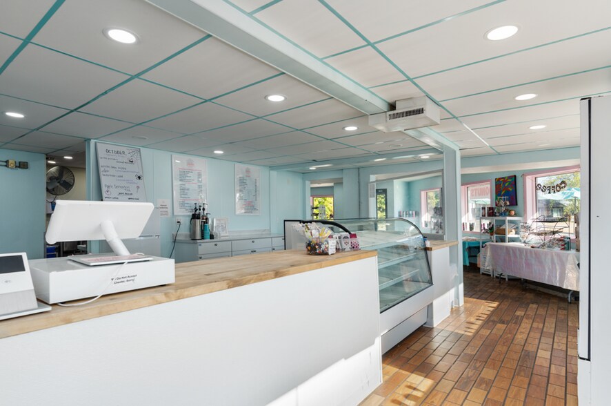 More Photos Of 970 Newton St, Baldwin Restaurant For Sale