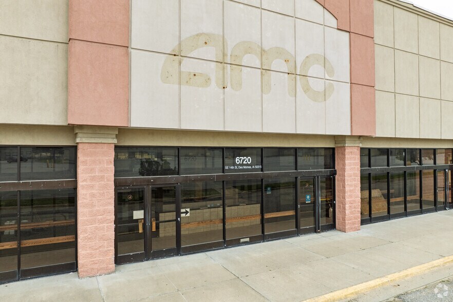 More Photos Of 6720 SE 14th St, Des Moines Movie Theatre For Lease