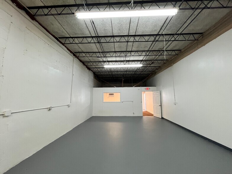 More Photos Of 4740-4754 NE 12th Ave, Oakland Park Warehouse For Lease
