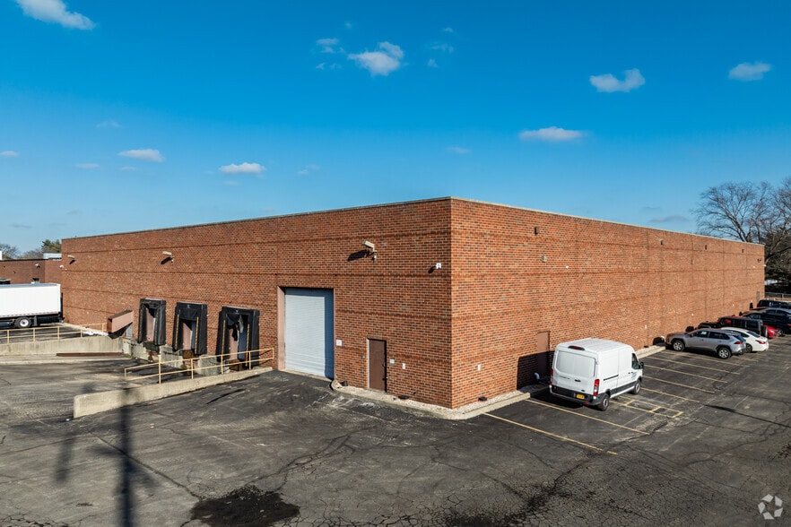 More Photos Of 80 Gordon Dr, Syosset Warehouse For Lease