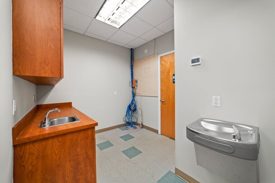 More Photos Of , Jacksonville Office For Sale