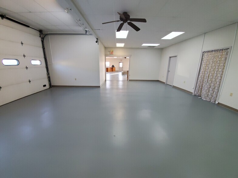 More Photos Of 1804 N Towanda Barnes Rd, Bloomington Flex For Lease