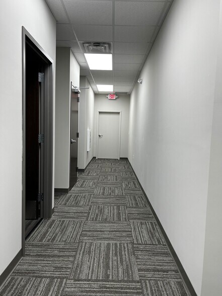 More Photos Of 320 W Main St, Wytheville Bank For Lease