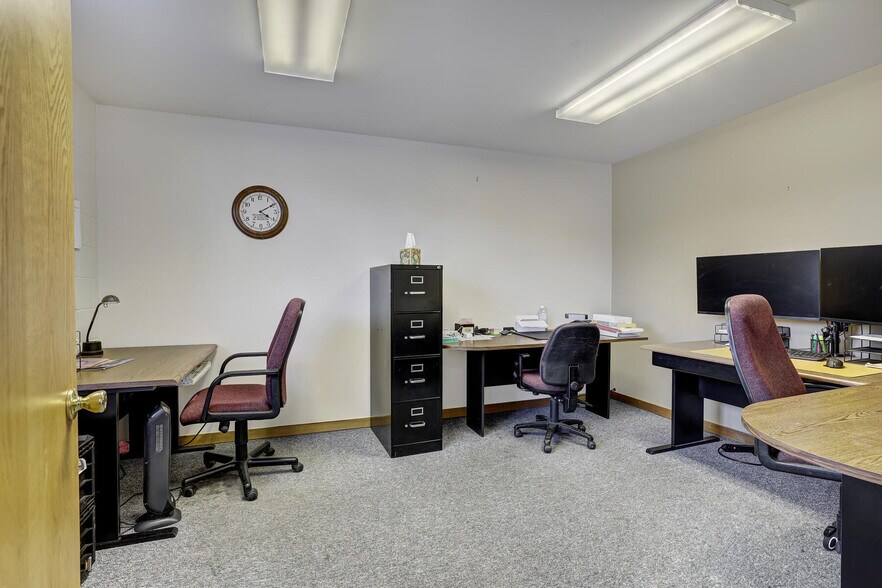 More Photos Of 365 Warren Ave, Silverthorne Showroom For Lease