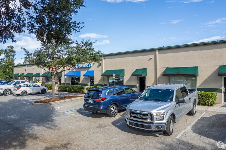 Primary Photo Of 18735 E Colonial Dr, Orlando Storefront For Lease