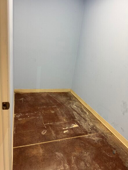 More Photos Of 4608 Spenard Rd, Anchorage Service Station For Lease