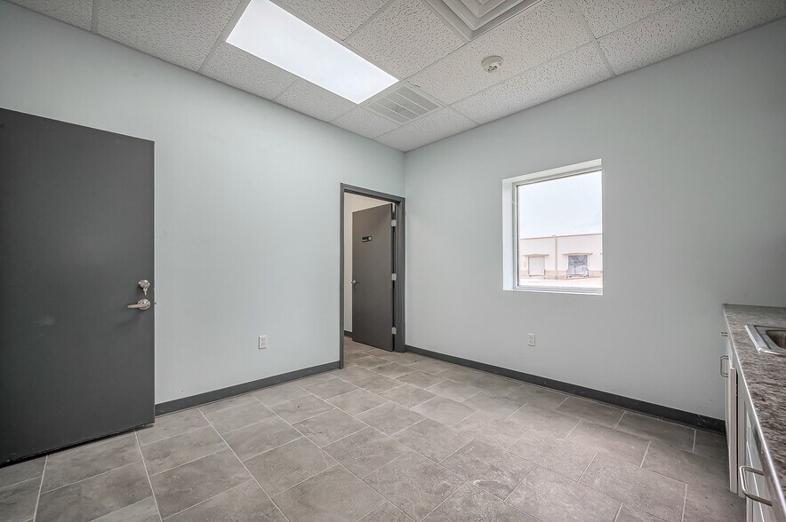 More Photos Of 12708 Jebbia Ln, Stafford Warehouse For Lease