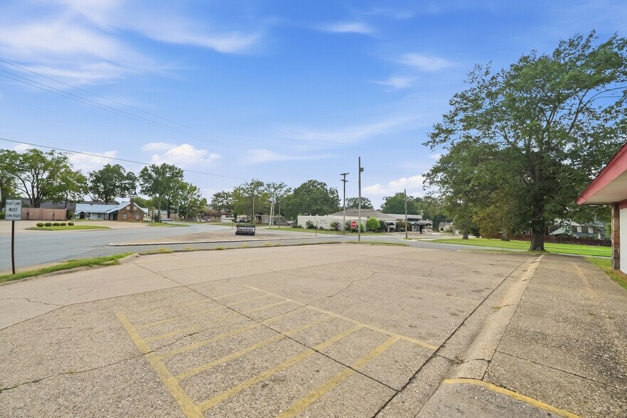 More Photos Of 609 N Main St, Benton Fast Food For Sale