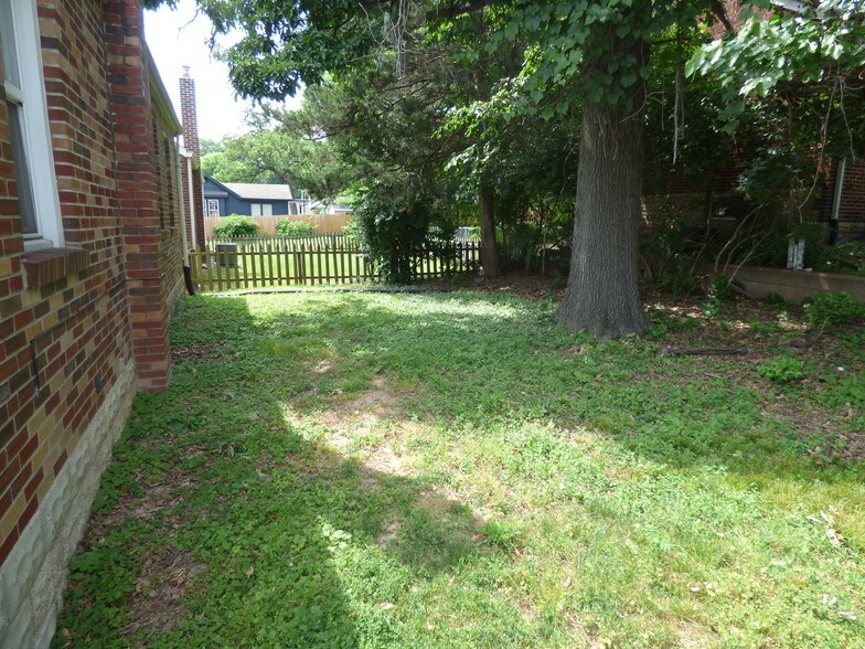 More Photos Of 8135 Manchester Rd, Saint Louis Office Residential For Sale