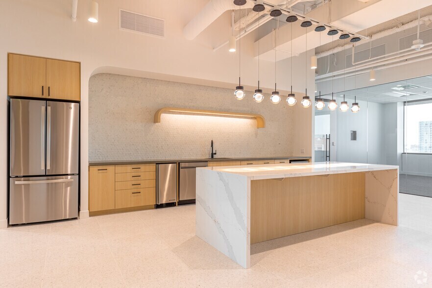 More Photos Of 1301 Young St, Dallas Office For Lease