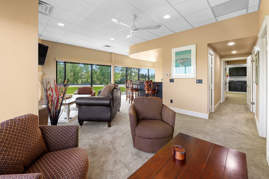 More Photos Of 560 Rolling Meadows, Fond Du Lac Light Distribution For Sale