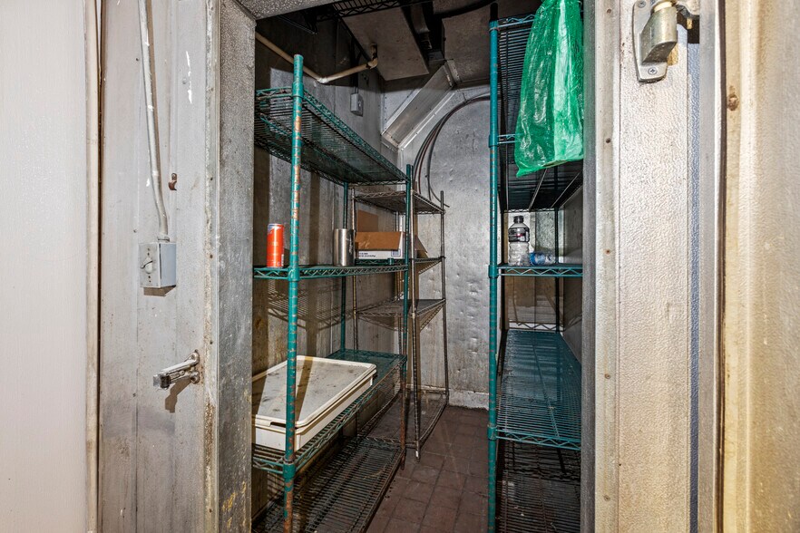 More Photos Of 262 Pharr Rd NE, Atlanta Restaurant For Lease