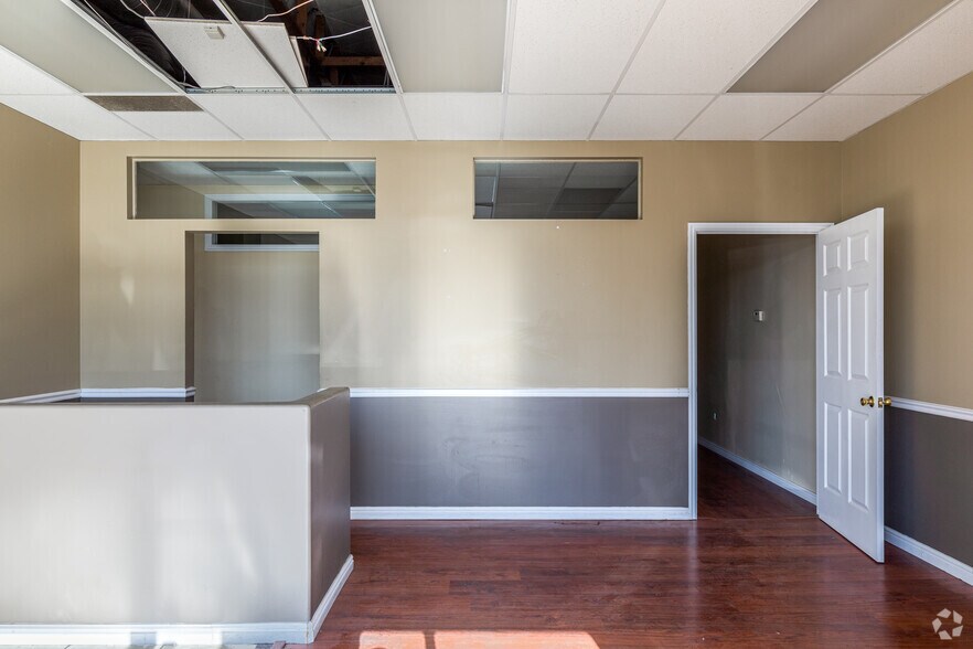 More Photos Of 10310-10384 S Redwood Rd, South Jordan Freestanding For Lease