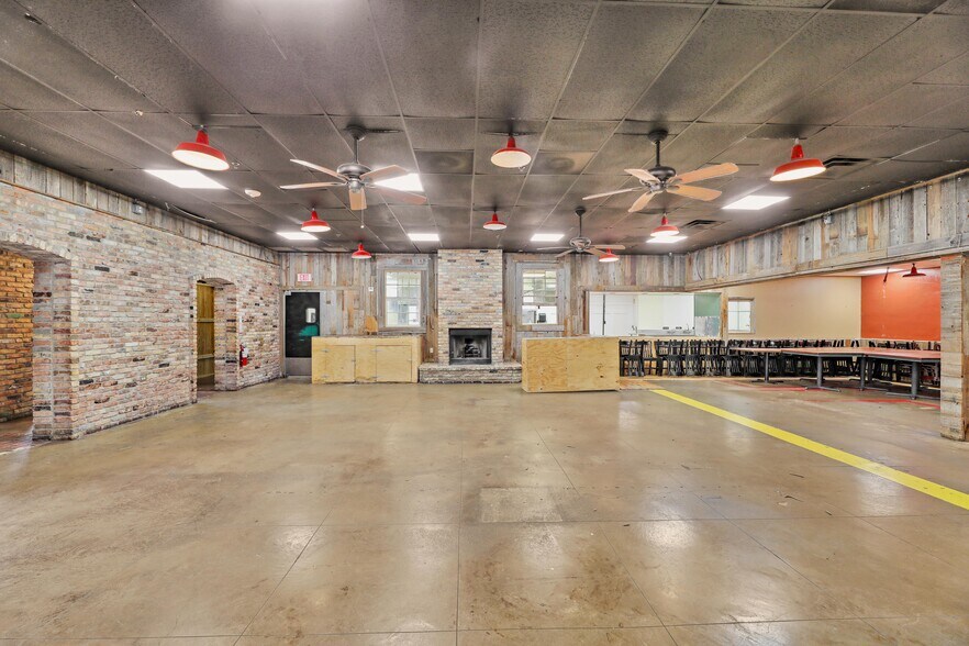 More Photos Of 6915 Spencer Hwy, Pasadena Restaurant For Lease