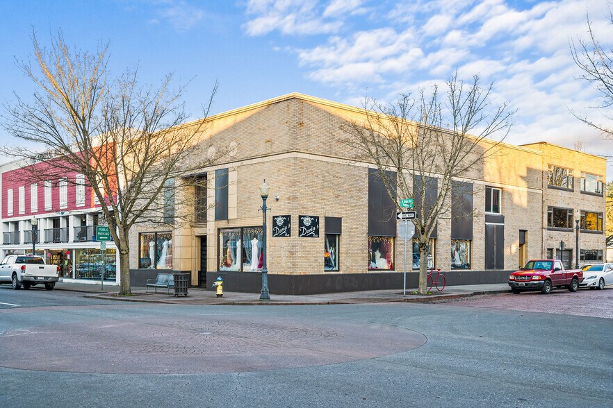 More Photos Of 302 N Tower Ave, Centralia General Retail For Sale