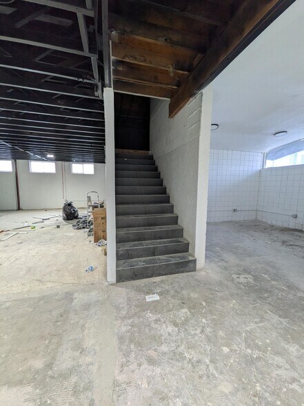 More Photos Of 830 E Sahara Ave, Las Vegas Loft Creative Space For Lease