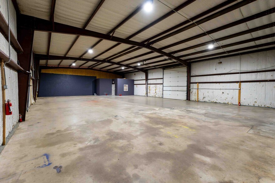 More Photos Of 5223 Industrial Dr, Sherman Office For Lease