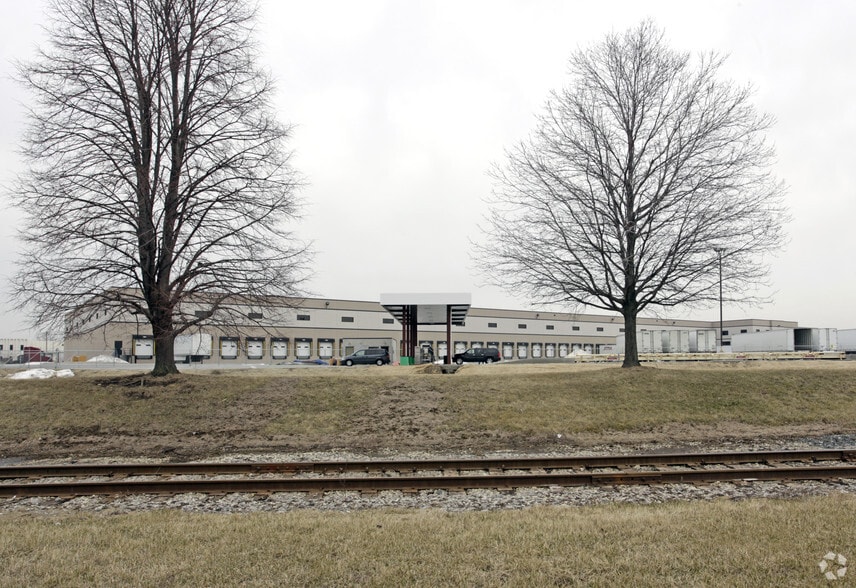 More Photos Of 12161 S Central Ave, Alsip Distribution For Lease