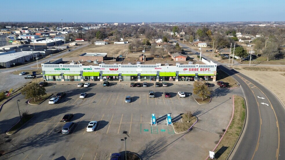 More Photos Of 1700-1716 S 1st St, Chickasha Unknown For Lease
