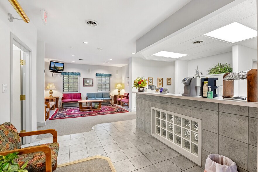 More Photos Of 3221 W Governor John Sevier Hwy, Knoxville Medical For Lease