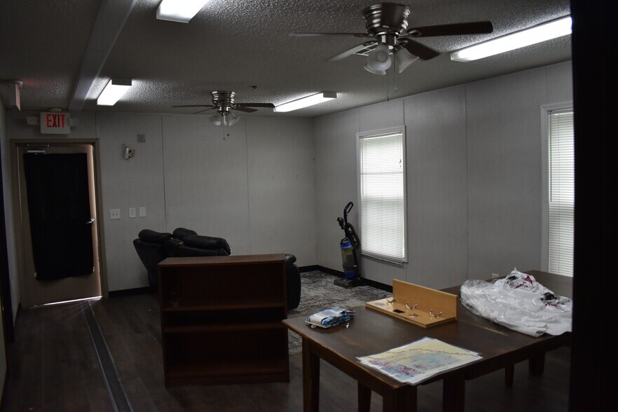 More Photos Of 1893 90th Ave, Vero Beach Auto Repair For Lease