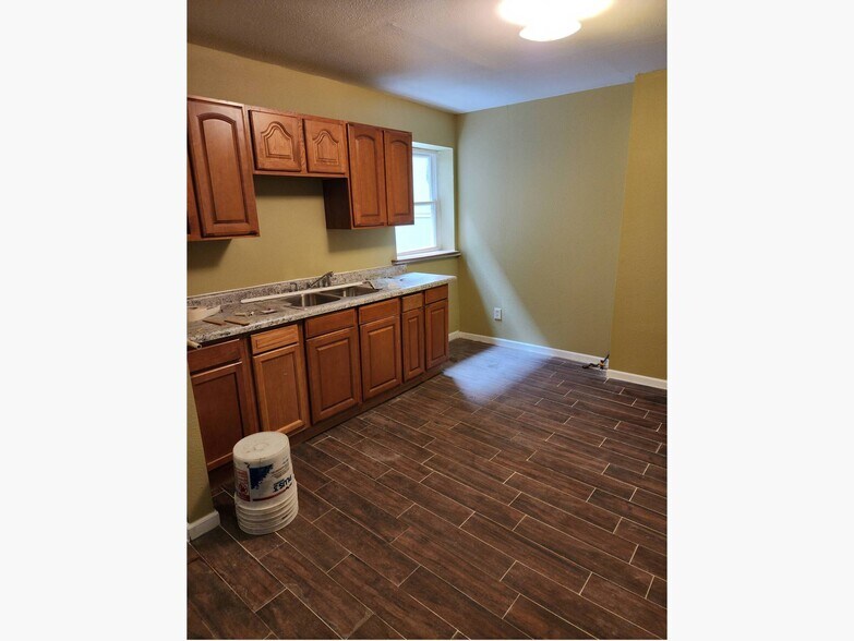 More Photos Of 707-709 Main St, Cincinnati Storefront Retail Residential For Sale