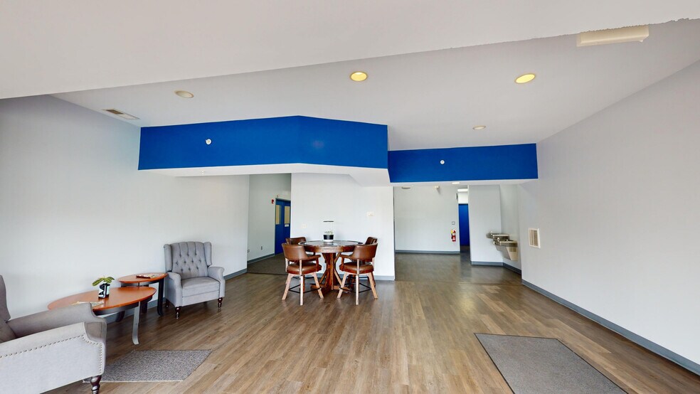 More Photos Of 111 S Lake St, Montgomery Service For Sale