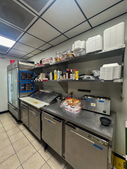 More Photos Of 3870 Elizabeth Lake Rd, Waterford Bar For Lease