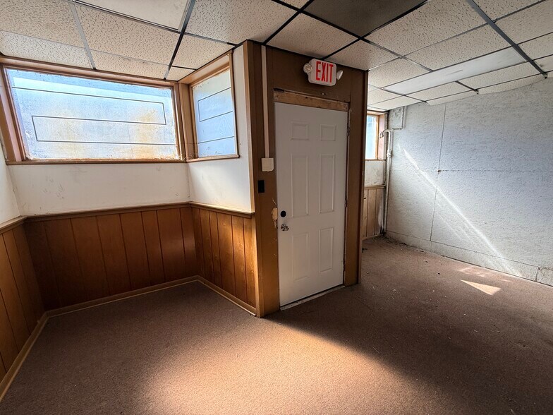 More Photos Of 2420 W Broad St, Columbus Freestanding For Sale