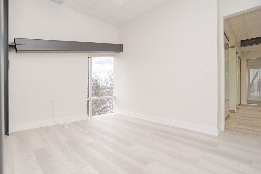 More Photos Of 135 Addison Hall Cir, Aurora Warehouse For Lease