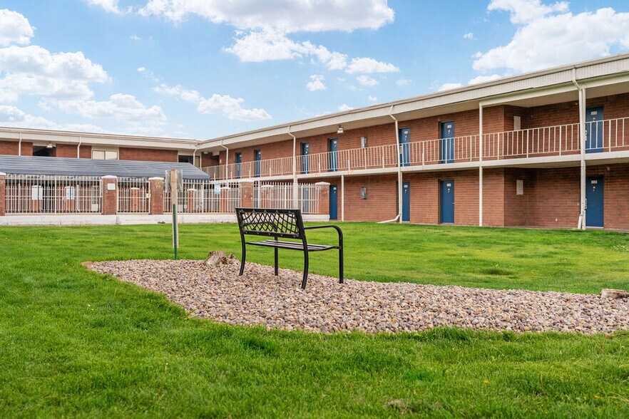 More Photos Of 261 Bear River Dr, Evanston Hotel For Sale