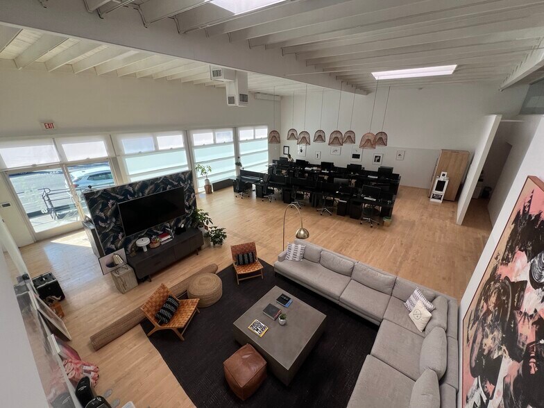 More Photos Of 553-555 Rose Ave, Venice Office For Lease