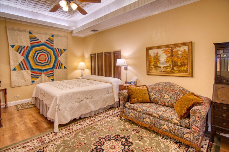 More Photos Of 226 Fort McKavitt St, Mason Hospitality For Sale