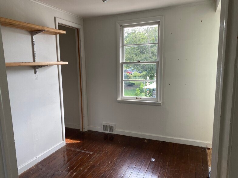 More Photos Of 60-70 E Oak St, Zionsville Loft Creative Space For Lease