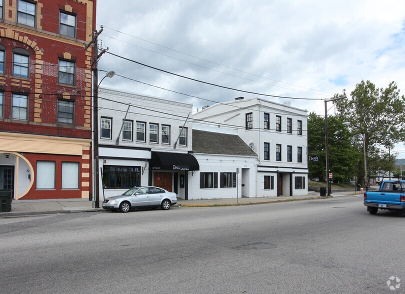 More Photos Of 341-347 Bank St, New London Storefront Retail Residential For Lease