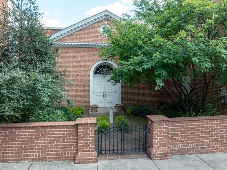 More Photos Of 250 E Market St, York Specialty For Sale