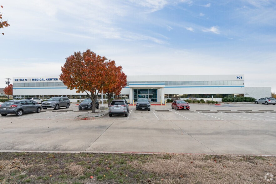 More Photos Of 701 E Rendon Crowley Rd, Burleson Office For Sale