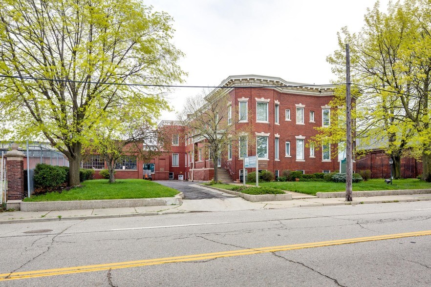 More Photos Of 174 S Clark St, Detroit Light Distribution For Lease