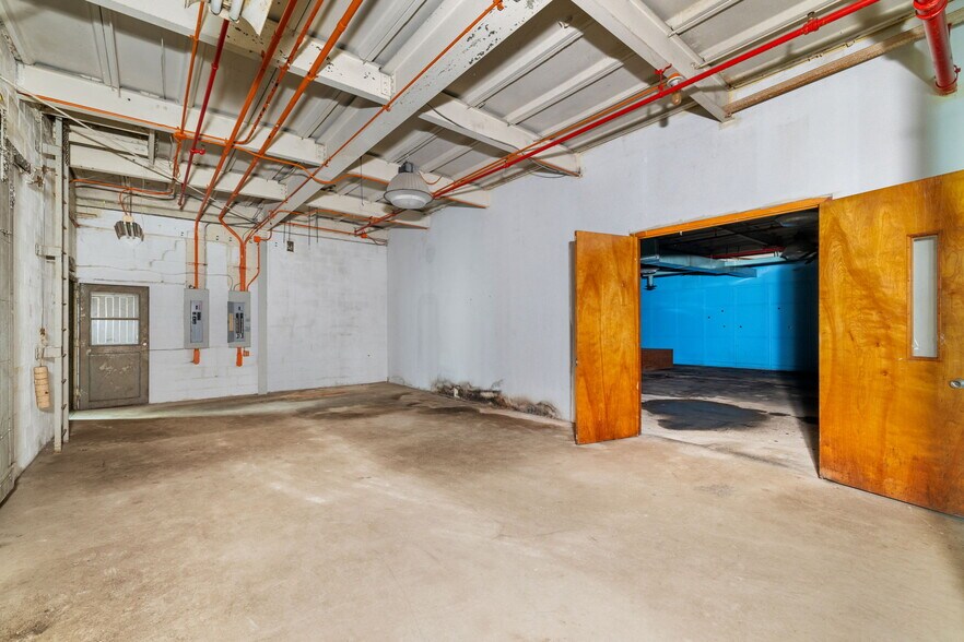 More Photos Of 8033 Bennett St, Pittsburgh Industrial For Sale