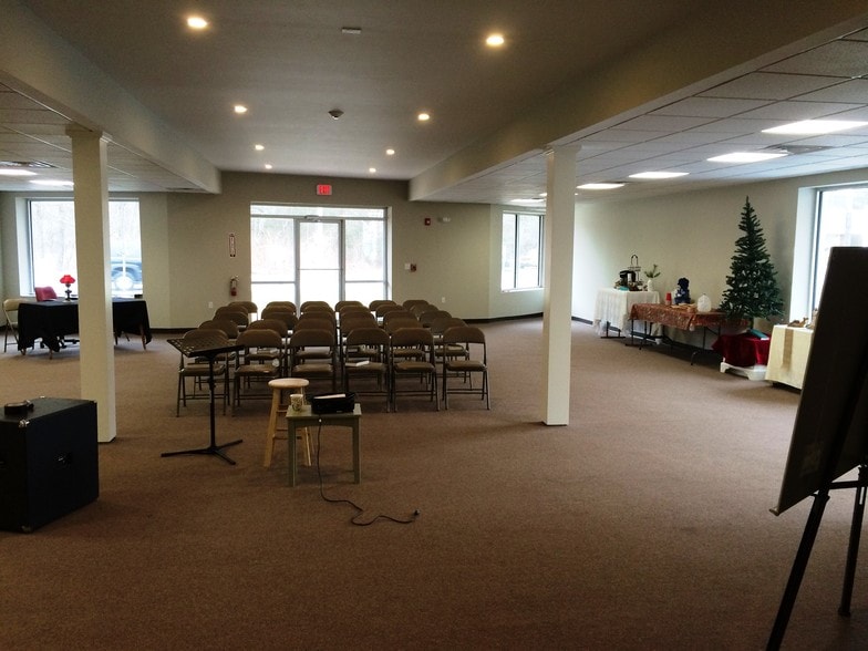 More Photos Of 295 Centre Ave, Rockland Freestanding For Sale