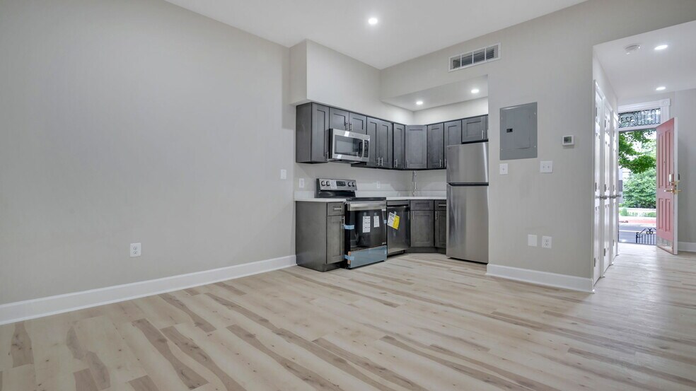 More Photos Of 323 8th St NE, Washington Apartments For Sale