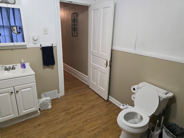 More Photos Of 804 Railroad St, Monongahela Specialty For Sale