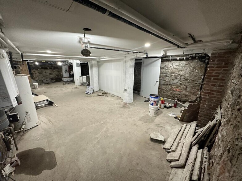 More Photos Of 366 W 30th St, New York Apartments For Lease