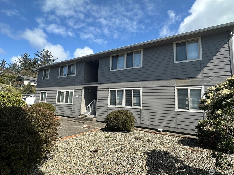 More Photos Of 210 Spruce St E, Ilwaco Apartments For Sale