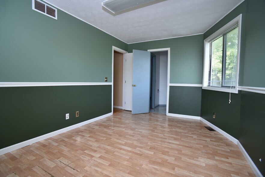 More Photos Of 40 Wildbriar Rd, Rochester Office For Lease