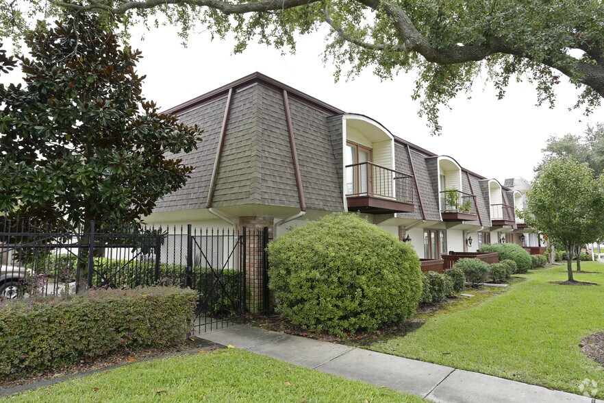 Primary Photo Of 1901 Lafayette St, Gretna Apartments For Sale