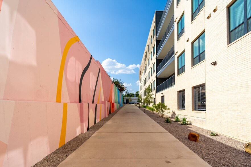 More Photos Of 2832 E Martin Luther King Jr Blvd, Austin Apartments For Lease