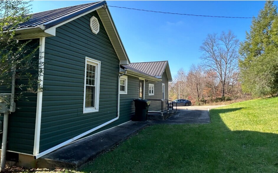 More Photos Of 1046 Veterans Memorial Hwy, Scottsville Office For Sale